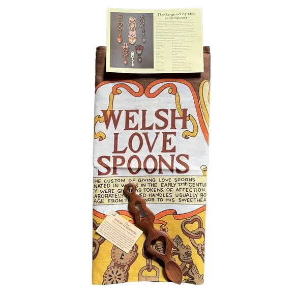 Vintage NWT Welsh Hand-Carved Lovespoon & 100% Cotton Printed Tea Towel Set - Picture 9 of 10